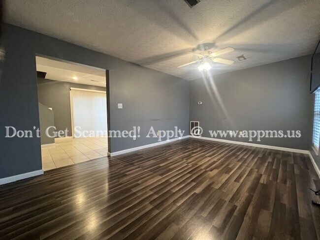 Building Photo - Location!!!!