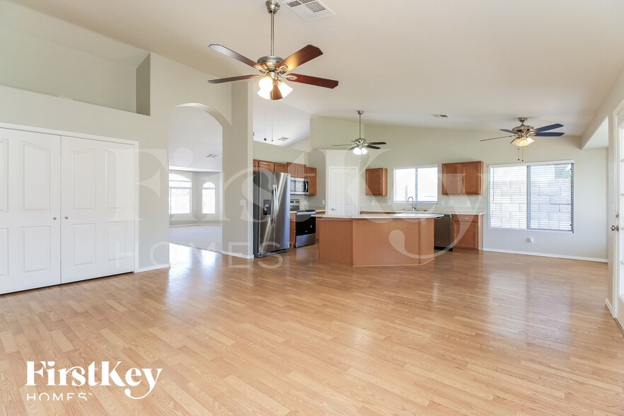 Building Photo - 3645 E Shapinsay Dr