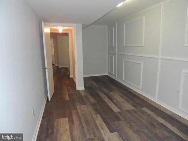 Building Photo - 1331 Q St NW