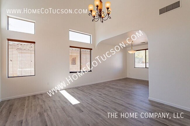 Building Photo - 6645 E Gehrig Ln