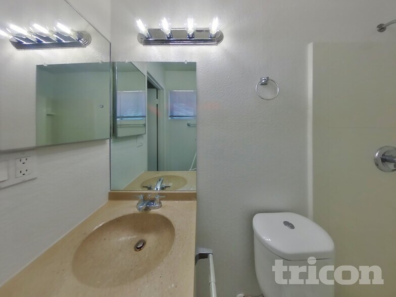 Building Photo - 1626 W Pepper Pl