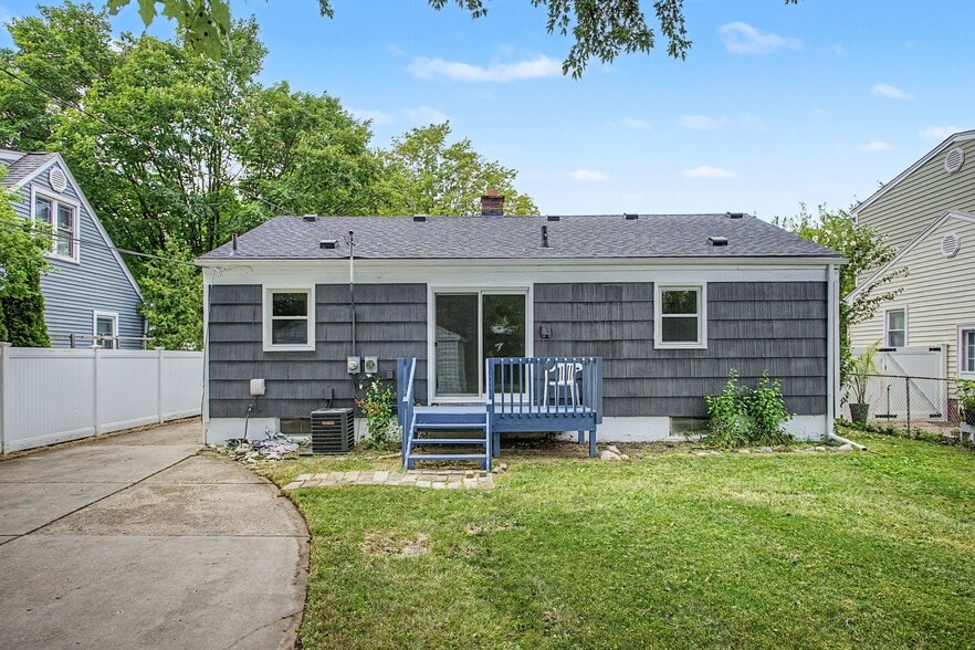 Building Photo - 4510 Rosewold Ave