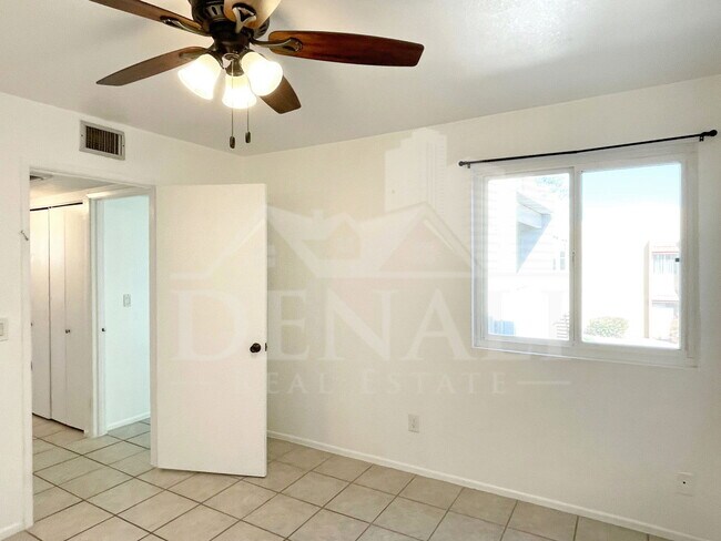 Building Photo - 822 S Langley Ave