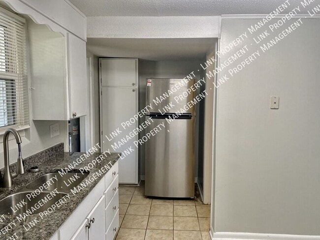 Building Photo - 1636 Keeble St