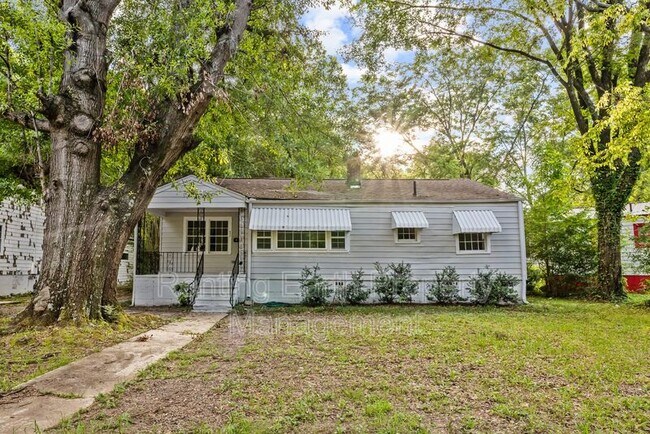 Building Photo - 832 Meadowbrook Dr
