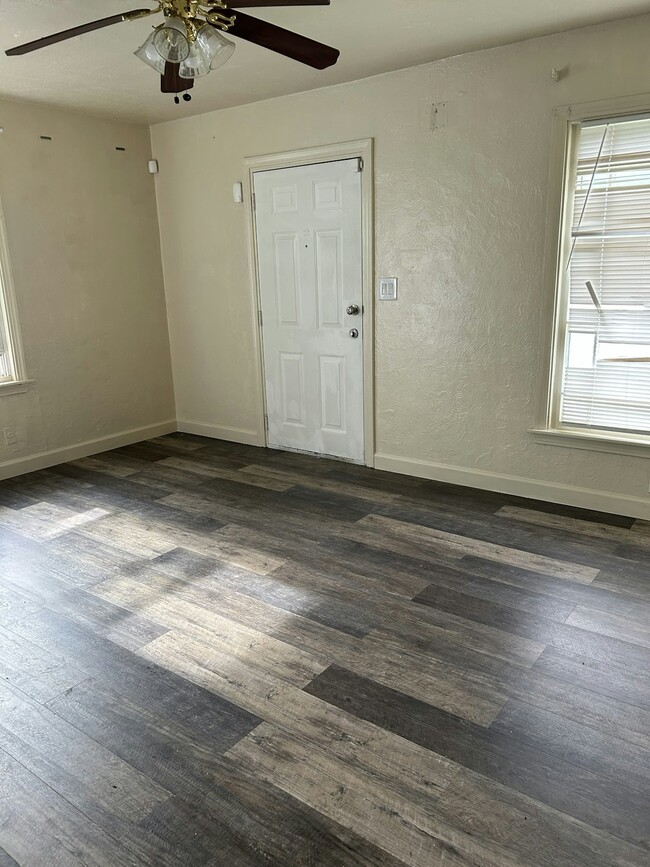 Building Photo - 4608 St James Ave