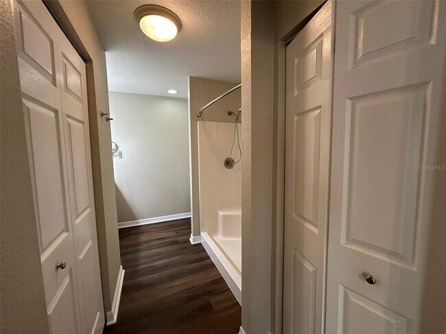 Building Photo - 5479 Gannaway St