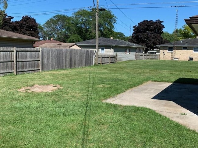 Building Photo - 3 bedroom Northside ranch