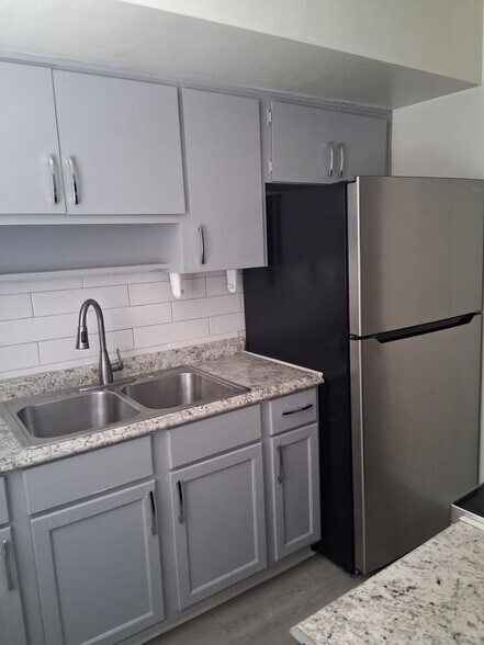 Building Photo - 3150 Pinellas Point Dr S