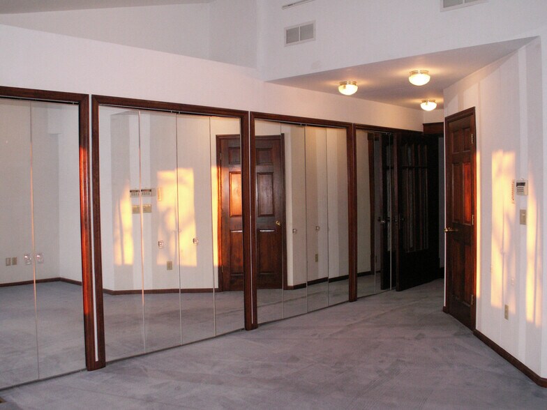 Building Photo - 2959 Deckebach Ave