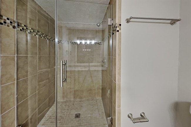 Building Photo - 3206 Birch Creek Dr