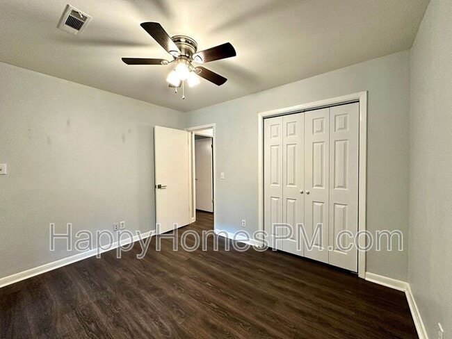 Building Photo - 1208 Village Creek Ln