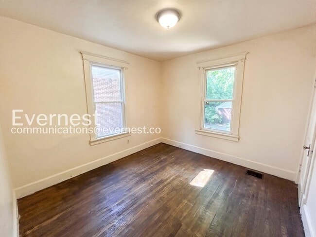 Building Photo - 3 Bed, 2 Bath Home with Off-Street Parking / Vouchers Accepted /Move-In Bonus: Move in this July ...