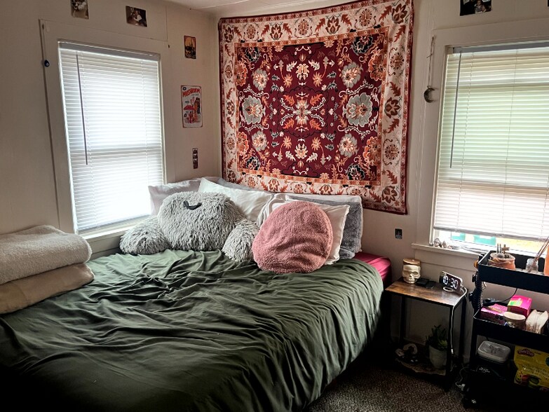 Building Photo - 227 S 4th St