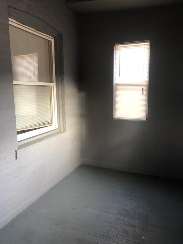 Building Photo - 647 N Hamlin Ave