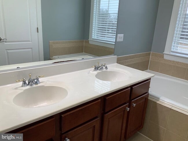 Building Photo - 3301 Castle Ridge Cir