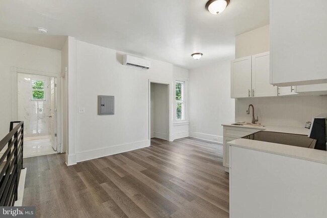 Building Photo - 22 N 53rd St