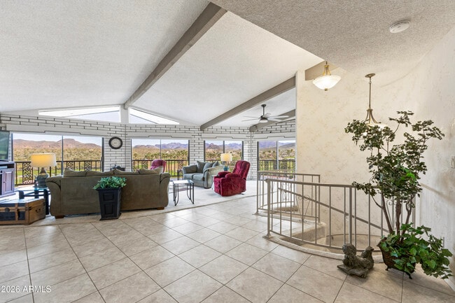 Building Photo - 322 N Cleopatra St