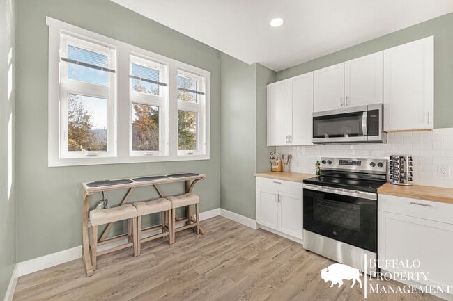 Building Photo - Brand new fully furnished home available for rent!!