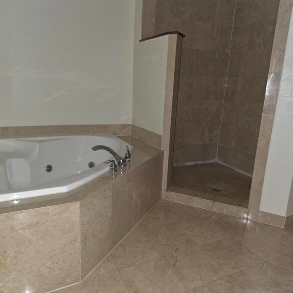 Building Photo - 1610 Presidential Way