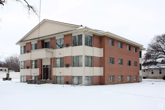 Primary Photo - The Villager Apartments