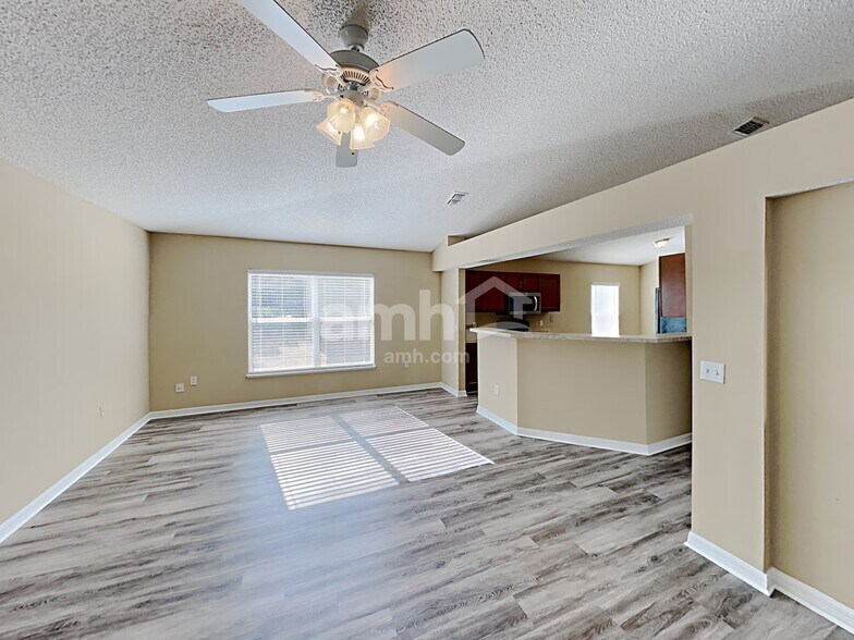Building Photo - 3122 Rogers Ave