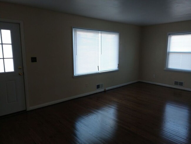 Building Photo - 2737 Hamilton Ave