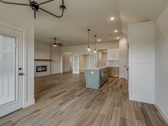 Building Photo - Brand New home In Azalea!