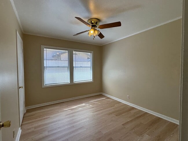 Building Photo - 1220 W Benjamin Holt Dr