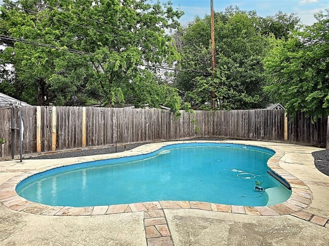 Building Photo - 4414 Gardendale Dr
