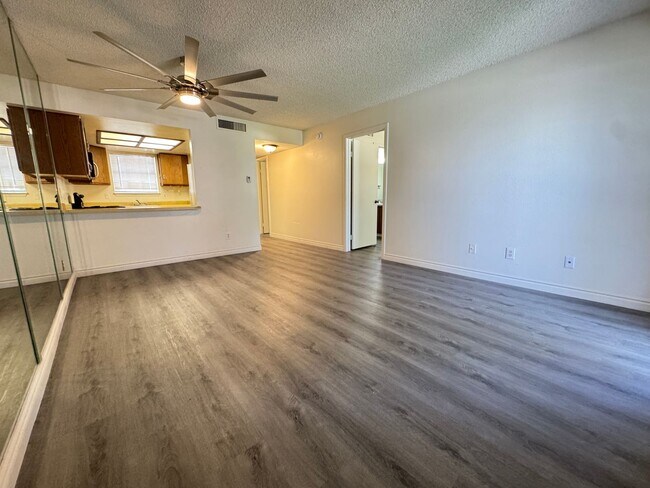Building Photo - 3823 S Maryland Pkwy
