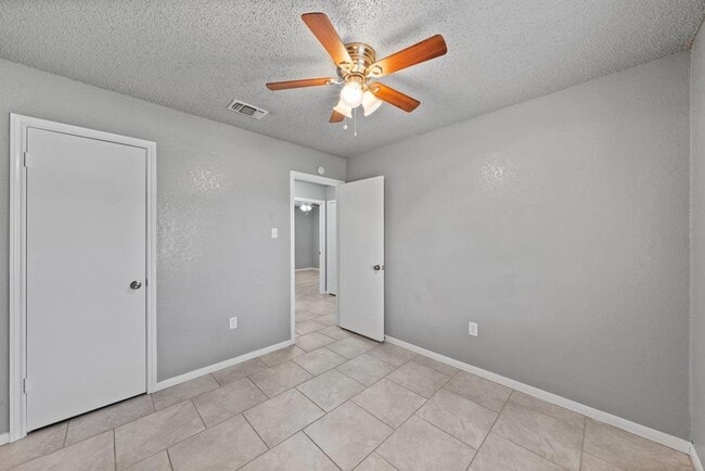 Building Photo - 580 Plaza Ct