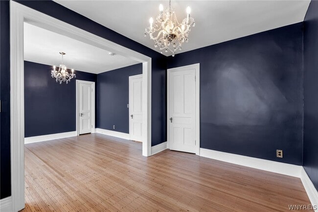 Building Photo - 887 W Ferry St