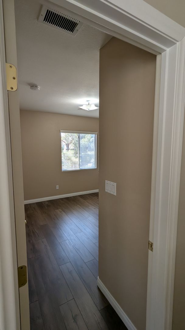Building Photo - Northwest 3bdrm Home