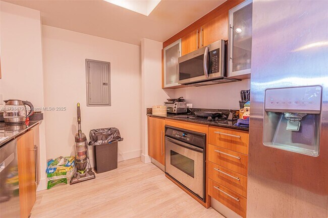 Building Photo - 325 Biscayne Blvd