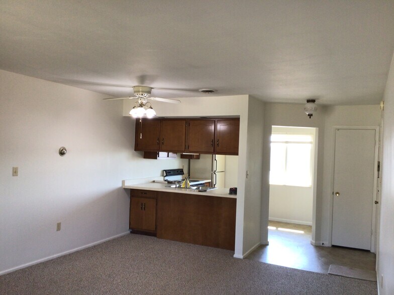 Building Photo - 2275 N Cable Rd