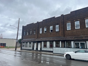 Building Photo - 373 Munson Ave