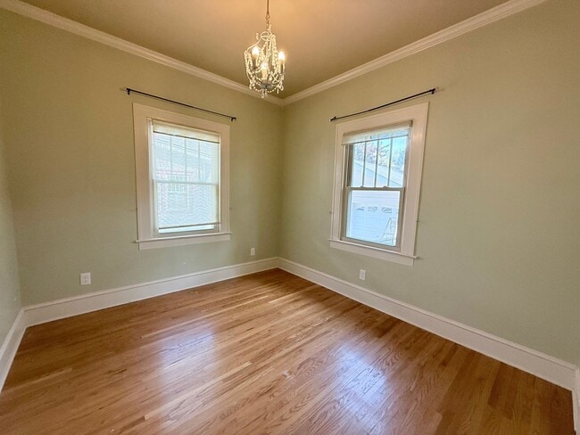 Building Photo - Beautifully updated 2 bed/2 bath in Bloomi...