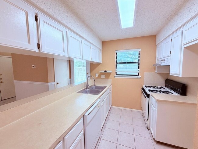 Building Photo - 6503 Columbia Oaks Ct