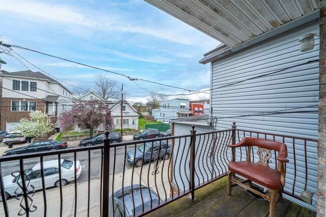 Building Photo - 38 W 20th St