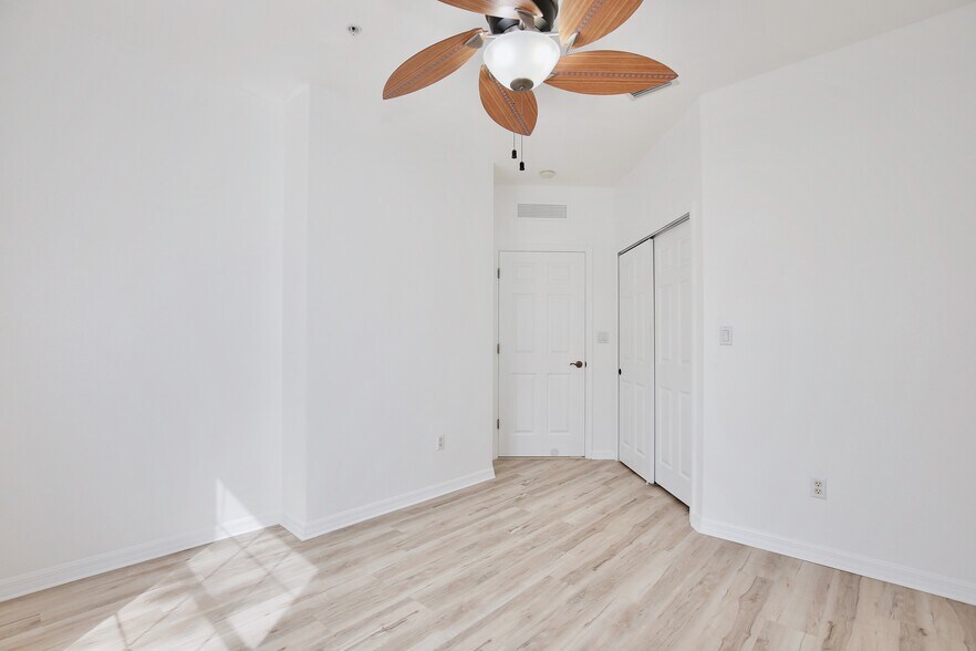 Building Photo - 11564 Mizzon Dr