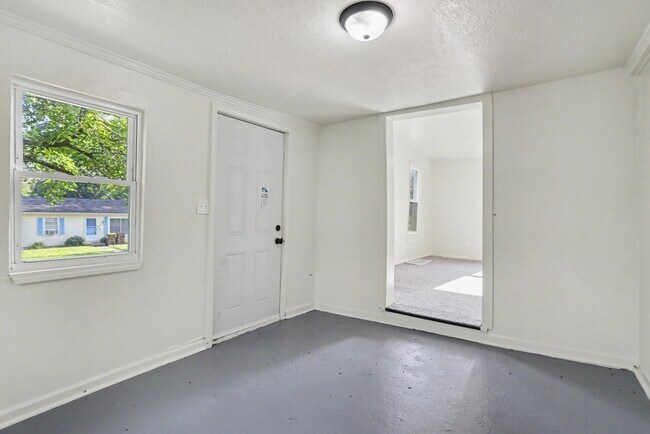 Building Photo - 310 Locust St