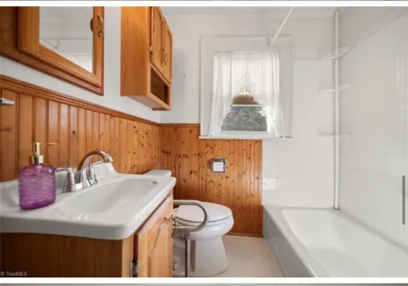 Building Photo - 103 Southview Dr