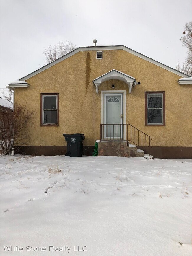 Primary Photo - 2 br, 1 bath House - 911 W. Maple St. #2