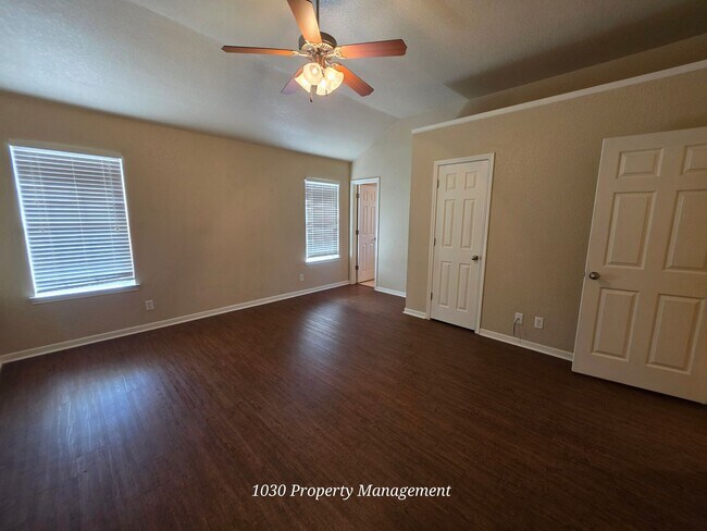 Building Photo - 2 Bed/2 Bath Duplex in Trimmier Estates! 500.00 off 1st full months rent