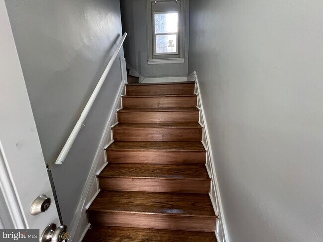 Building Photo - 5533 Walnut St