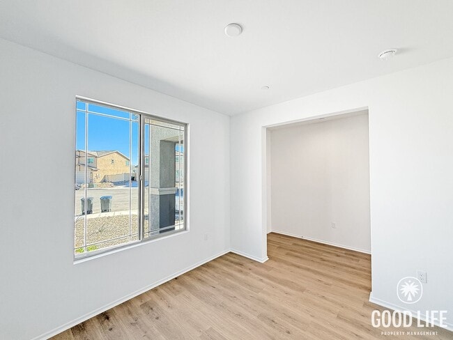 Building Photo - Beautiful 5Bd/2.5Ba Home In Lake Elsinore!