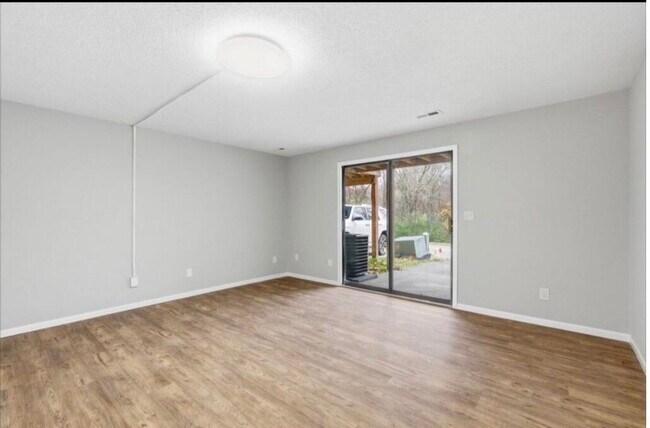 Building Photo - 315 Foxfire Dr