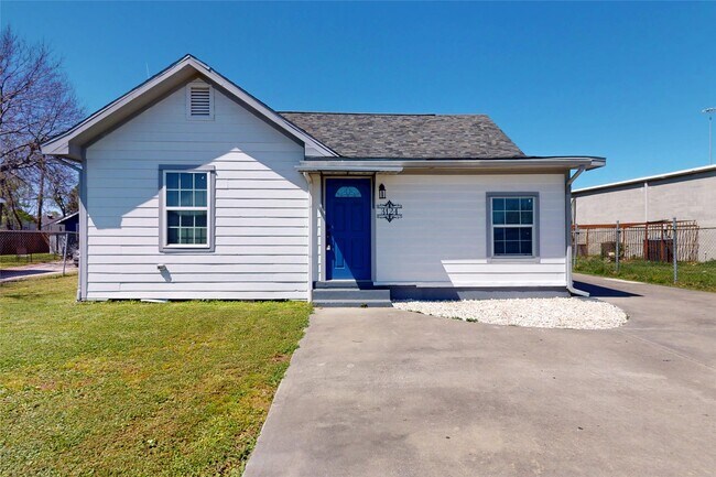 Building Photo - 3124 Tilfer St