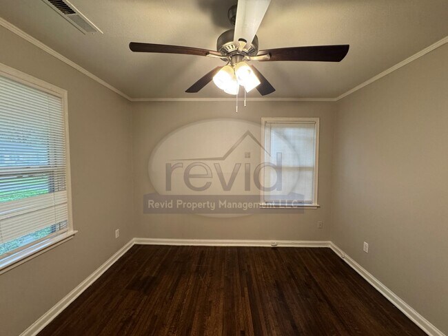 Building Photo - 4572 Verne Rd